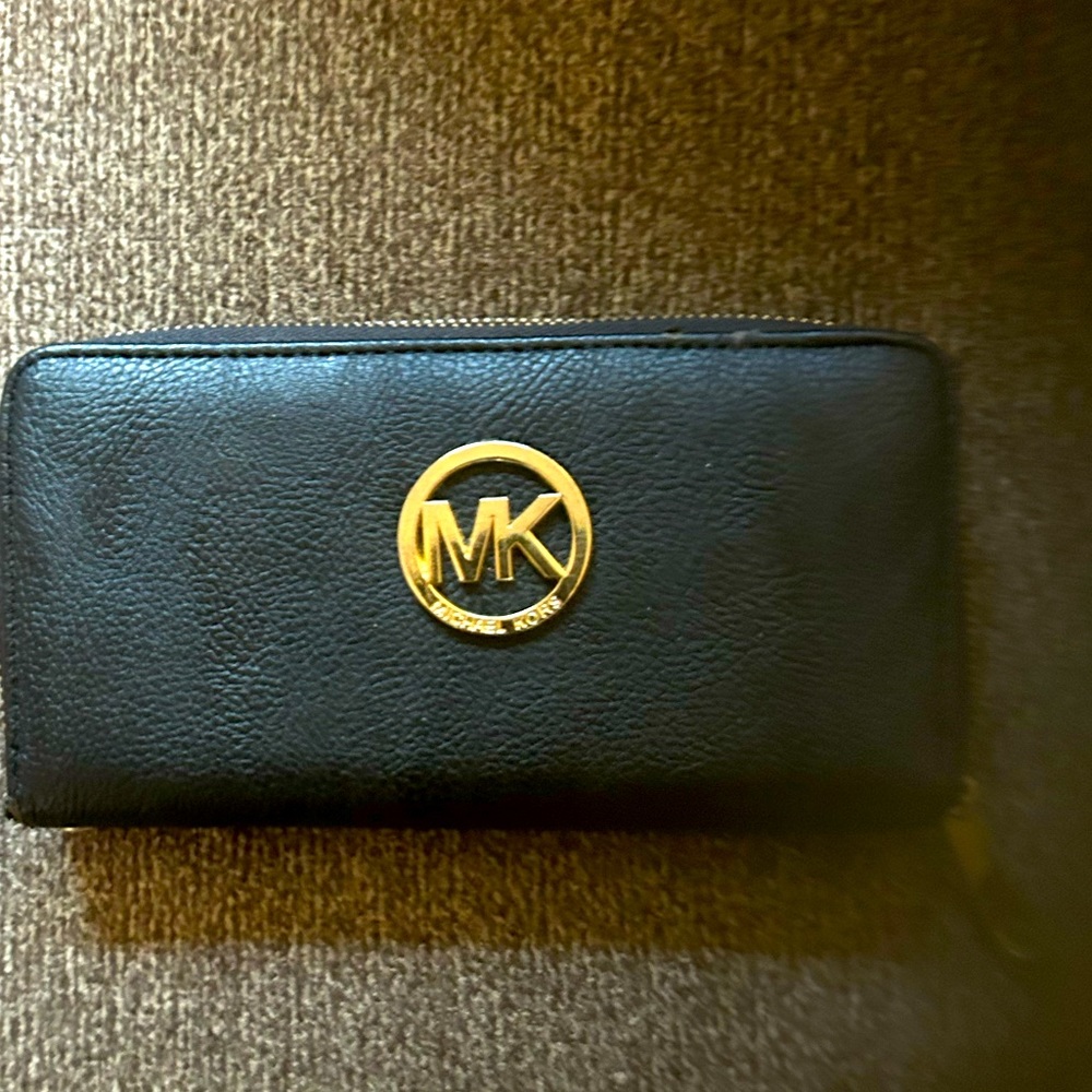 🍃Nice gently used multi card holder Michael Kors Wallet🍃